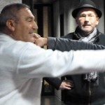 Box-Unterricht bei Toni La Rocca (links): Frank Lienert-Mondanelli und Peter Volksdorf holen sich schlagkräftige Tipps für „Das Herz eines Boxers“ - Foto: Stephanie Paschke